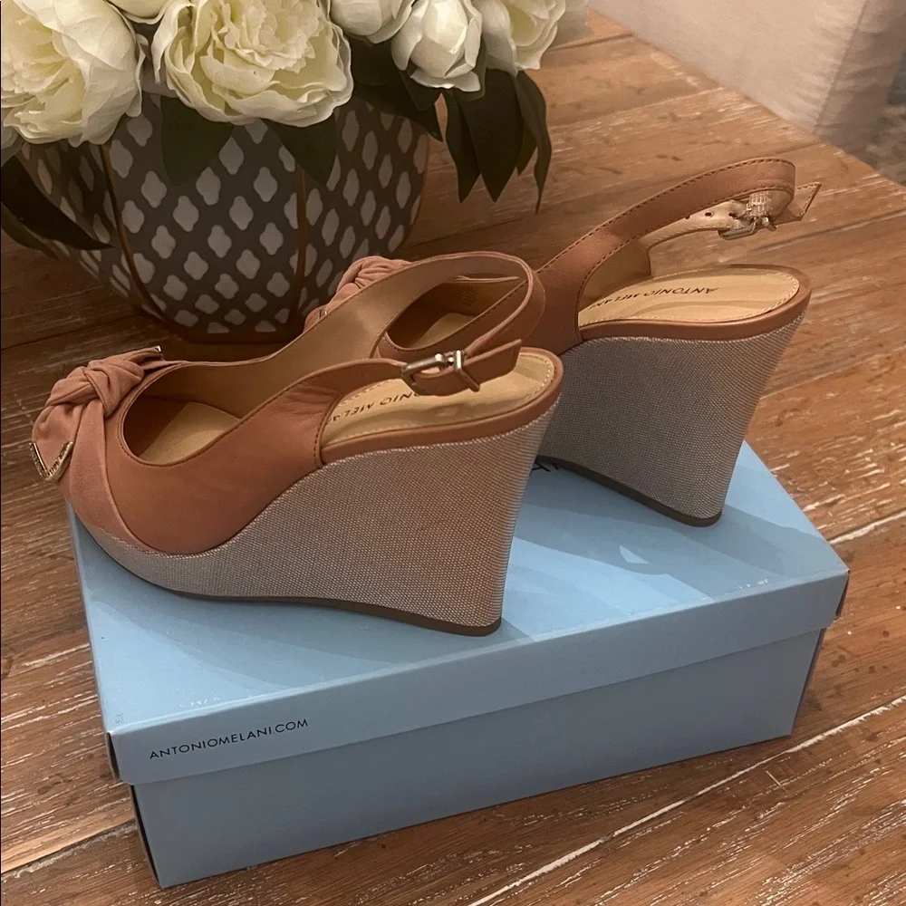 ANTONIO MELANI Brown Peep-Toe Wedges‎